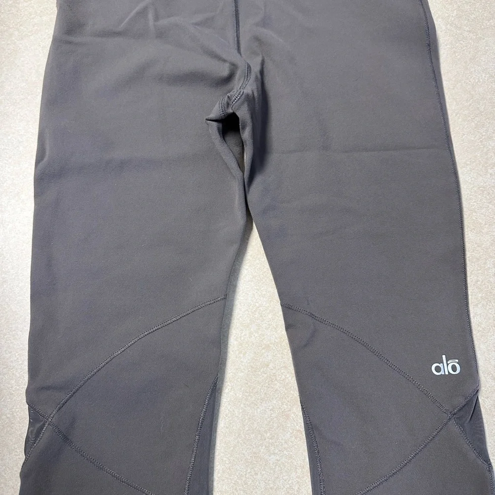 ALO Yoga Capri Leggings- Brown - Picture 4 of 8